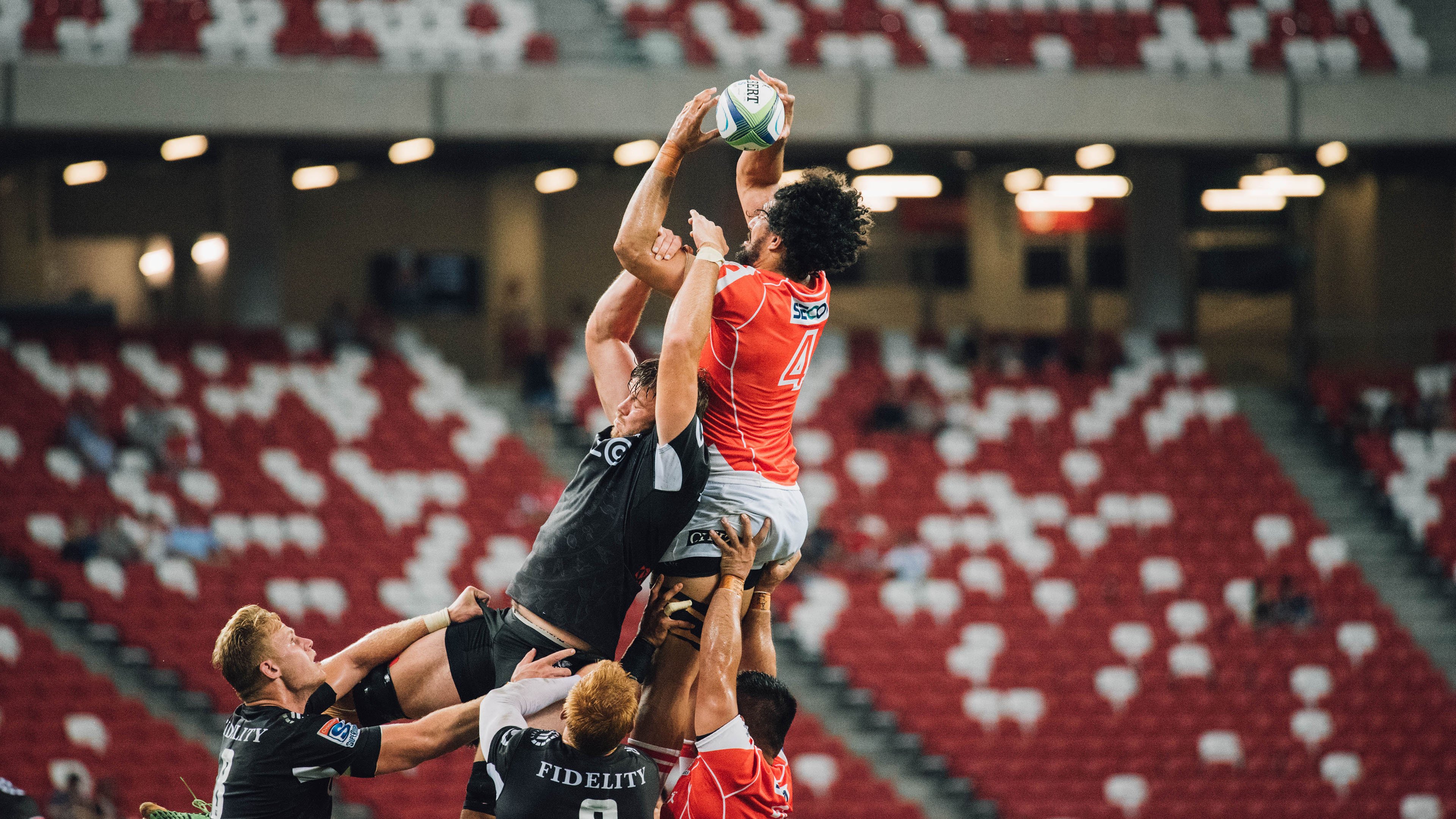 快船后卫训练中三分连中引掌声不断，快船控球后卫