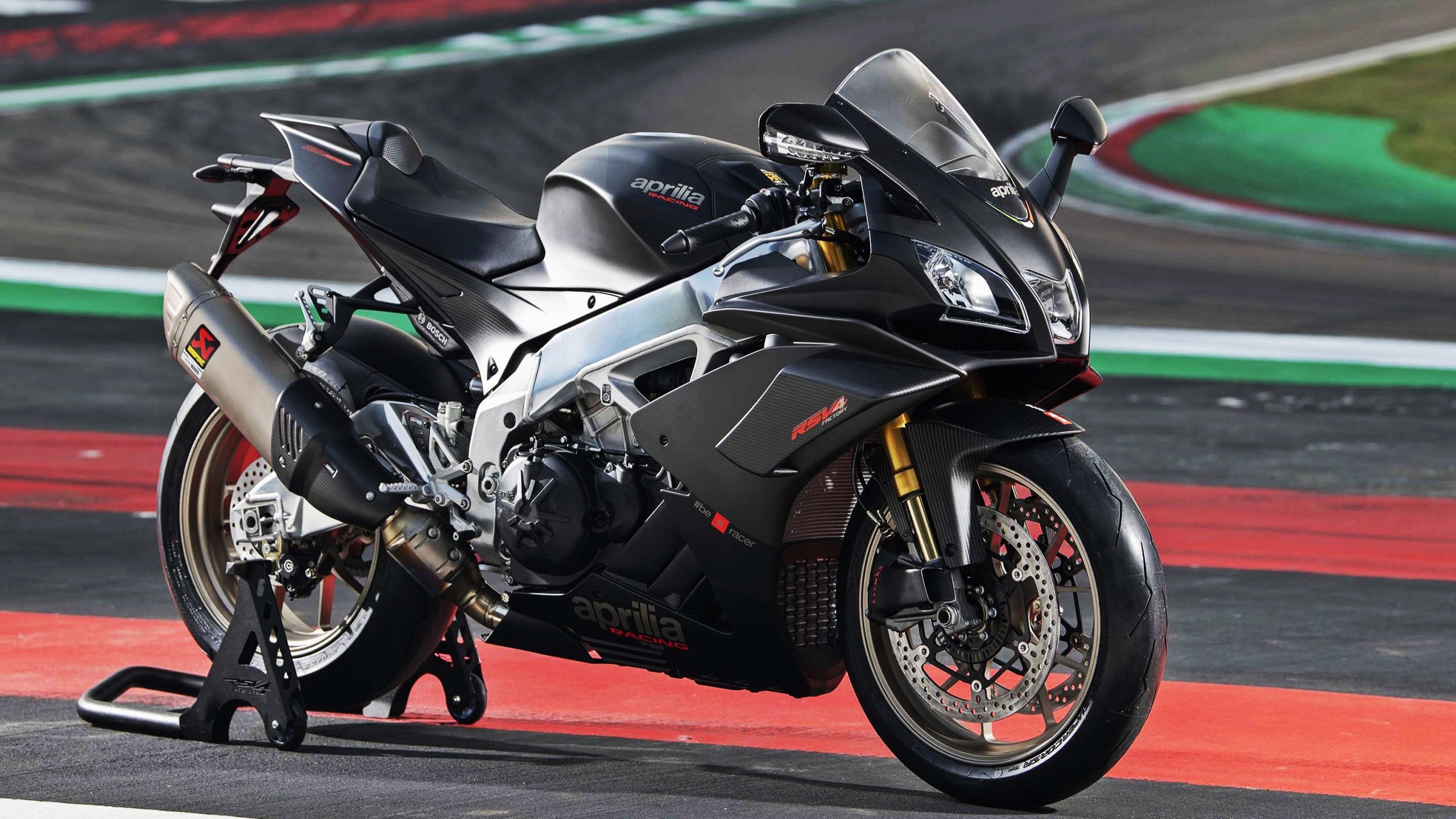 “德甲强队调整战术，迎接赛季冲刺”，德甲晋级